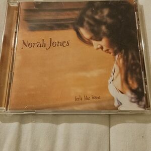 Norah Jones 'Feels Like Home' CD.      #095